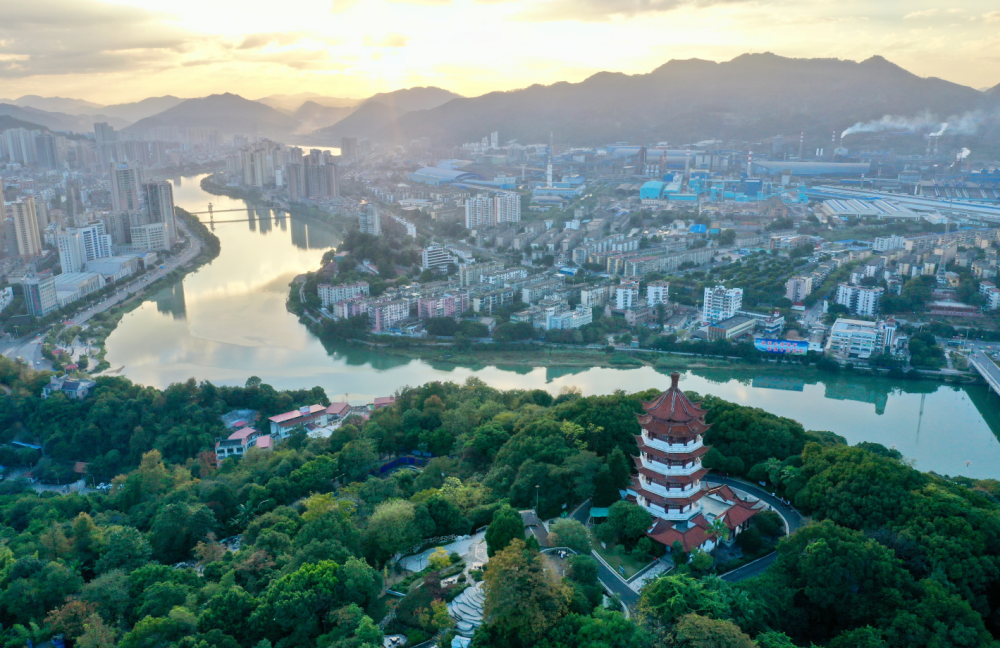 生态宜居、繁荣发展，福建的美丽画卷展新篇
