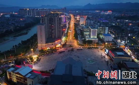 湖北，嘉宾云集，观众热情洋溢